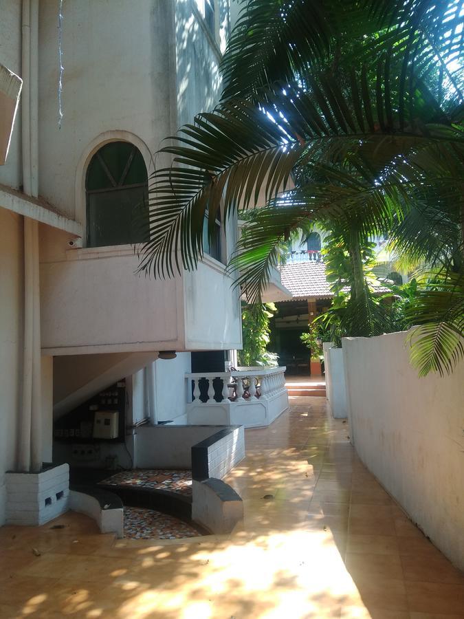 Red Lion Hotel Calangute Esterno foto