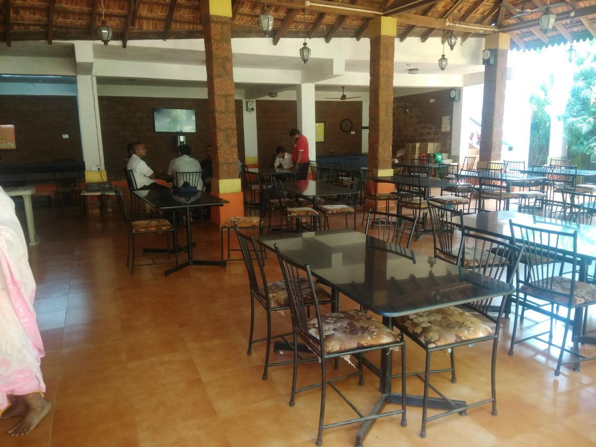 Red Lion Hotel Calangute Esterno foto
